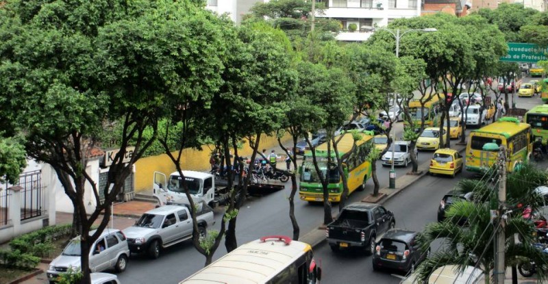 La foto indica un operativo de Tránsito en la carrera 33 entre calles 42 y 44. Suministrada /GENTEDECABECERA