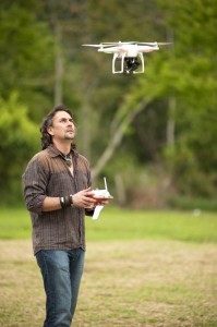 Kike llegó a  Bucaramanga y ya empezó la búsqueda de personal interesado en laborar con él en el área de fotografía y video.