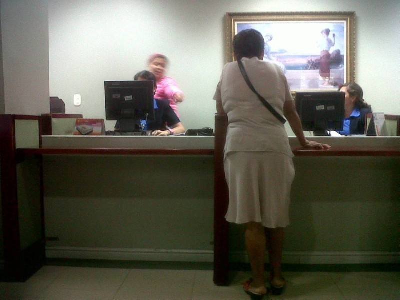 Suministrada / GENTE DE CABECERA “Tomé esta foto para identificar el sitio y que por fin las mujeres de uniforme pudieron sentarse a trabajar, a eso de las 7:35 a. m. Mientras tanto los pacientes sufriendo dolores”, dijo la persona que envió la queja.