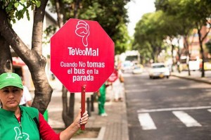 En los operativos se les recordará a los ciudadanos acciones básicas como atravesar la calle por la cebra, usar el puente peatonal, y a los conductores a respetar las cebras y las normas de tránsito. - Suministrada /GENTE DE CABECERA 