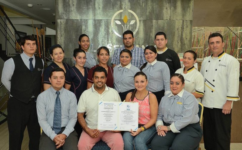 Junior Villamizar, Roberto Rodríguez, Carolina Serrano y Claudia Vargas. Segunda Fila: Fredy Rámirez, Elena Gónzalez, Rosalbina Sepúlveda, Tatiana Rojas, Karis Ávila Plaza, Yaneth Buitrago, Yoryet Pereira y Mario Cadena. Tercera fila: Sindy García, Pedro Serrano y Sergio Ascencio