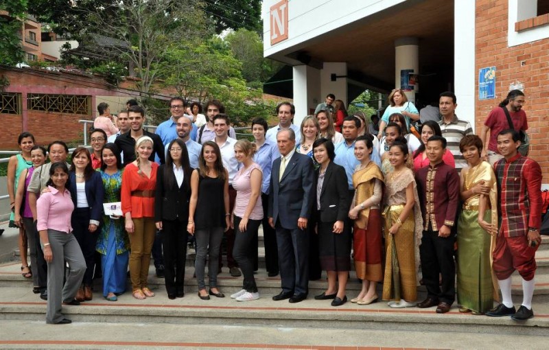 Al acto también asistieron los padres de familia de los estudiantes Unab que están de intercambio en otros países.