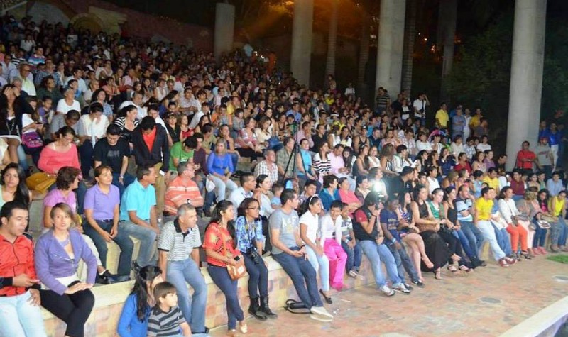 La comunidad estuvo siempre atenta al show.