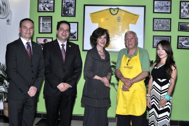 Jorge Zuluaga, Cónsul honorario de Brasil; Reynaldo Da Silva, María Elisa Berenguer, embajadora de Brasil, Reynaldo Da Silva, y Karen López. - Laura Herrera /GENTE DE CABECERA