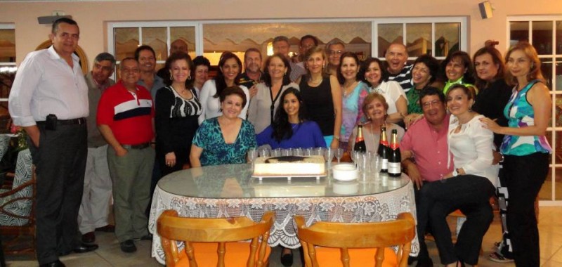 Yolanda Arbeláez de Gómez, Dora Lucía Uribe de Gómez, Elsa Margarita Arenas de Gómez, Patricio López Jaramillo, Marisol López de López, Miguel López Acevedo, Germán Augusto Gómez Arenas, Mario Enrique Gómez Arenas, Sergio Gómez Guzmán, Leonor Arbeláez de López, Gabriel Eduardo Gómez Guzmán, Blanca Isabel Arbeláez de Trochez, Silvia Margarita Arbeláez de Sanabria, Augusto Uribe Uribe, Dora Santos de Uribe, Benjamín Ardila Camargo, Obed Sanabria Jaimes, Clara Inés Arbeláez de Prada, Carlos Eduardo Gómez Arenas, María Consuelo Rosales de Gómez, Patricia Gómez de Ardila, Carlos Alberto Luengas Luengas, Elsa Victoria Gómez de Luengas, Gladys Elena Montañez de Gómez, Carmen Cecilia Rueda de Gómez y Ana Lucía Latorre de Gómez. - Laura Herrera /GENTE DE CABECERA