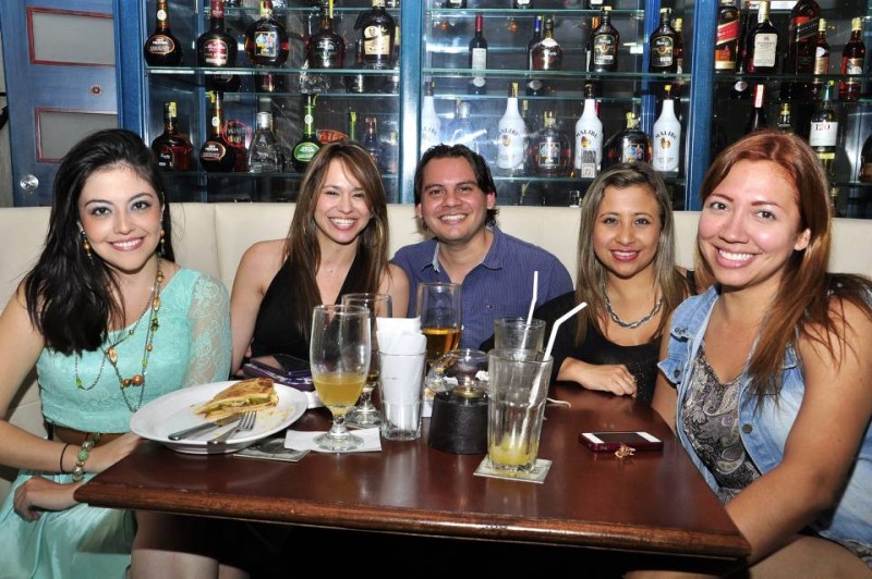 Laura Herrera /GENTE DE CABECERAKaren Castellanos, Verónica Serpa, Daniel Martínez, Dalia Pardo y Milena Martínez.