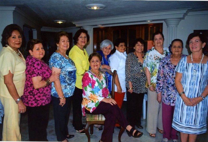 Suministrada /GENTE DE CABECERASmiht de Flórez, María de Torres, Nona de Londoño, Martha de Rueda, Angelita de Forero, Marinita de Grozo, Carmencita de Camacho, Bety de Gómez, Mary de Forero, Belén de González y Elvira Mora.