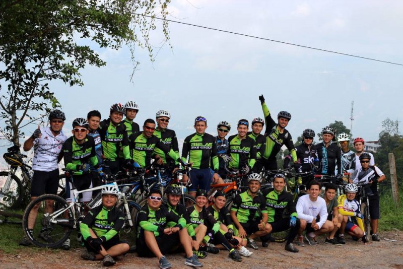 Un grupo de ciclistas, entre ellos seis mujeres, recorren el departamento los fines de semana como una forma de ejercitarse y apreciar la belleza de nuestros paisajes.