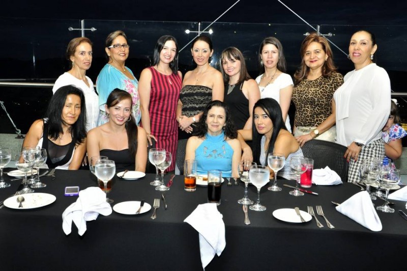 Rosalba Ariza, Viviana Ariza, Olga Cáceres, Marlersvy Ariza, Leyla Nieves, Clara Murillo, Martha Cabrales, Andrea Barrera, Martha  Chávez, Elizabeth Arias, Claudia Rivera y  Claudia Patricia Cadena. - Laura Herrera /GENTE DE CABECERA