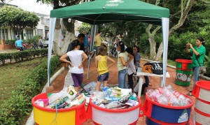 Aunque se realizaron varias jornadas de capacitación para reciclar, vecinos de La Floresta dicen que fue trabajo perdido, pues las instituciones no cumplen con el deber de recogerlo. - Archivo / GENTE DE CABECERA