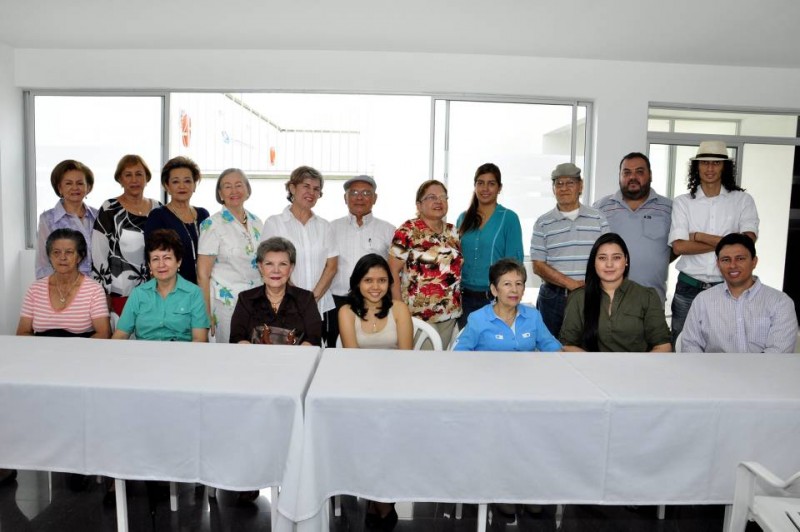 María Emma Jaimes, Blanca Arbeláez, Blanca Guzmán, Yelitsa Álvarez, Inés Bohórquez, Alejandra Sandoval, Henry Barrios, Benicia de Franco, Martha Mendoza, Inés de Guerrero, Henny Tarazona, Ester Lamus Jaimes, Luis Alberto Laguado, Elsa Triana, Paola Rueda, Alejandro Acevedo, Vladimir Amado y Andrés Riveros. - Laura Herrera / GENTE DE CABECERA