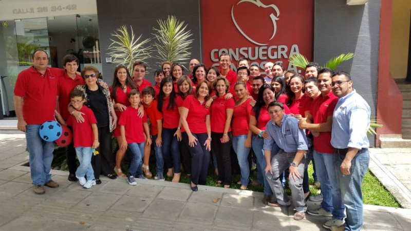 Óscar Consuegra, Ciro Ríos, Federico Consuegra, Pepita de Consuegra, Carolina Gómez, Felipe Consuegra, Alejandro Consuegra Santos, Diego Consuegra, Gloria Garzón, Elive Higuera Quintero, Ximena Rondón, Daimara Montoya, Lerni Garrido, Javier Pérez, Laura Vargas, Marcela Consuegra, Mayra Saiz, Carlos Ruiz, Sonia Rey, José Antonio Patiño, Edward Parra, Óscar Navarro, Yesica Valencia, César Blanco, Samuel Hurtado, Sergio Vega, Luz Mila Rodríguez, Jessica Hernández, María Villamizar, Henry Guarín, Leidy Jerez, Sergio Mantilla, Sergio Sarmiento, Giovanni Rueda y Javier Pinzón