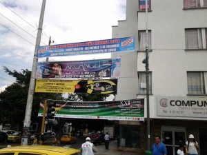 Esta era una de las esquinas más invadidas por publicidad, es la calle 56 con carrera 33. - Suministrada / GENTE DE CABECERA