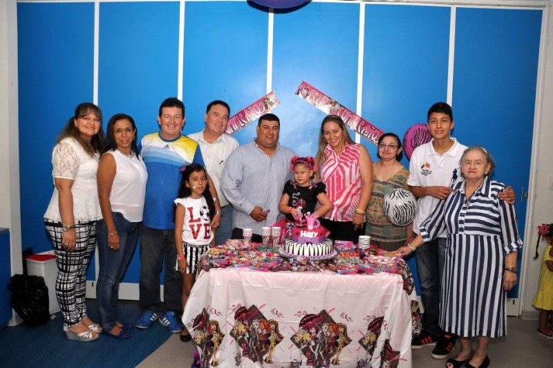 Nancy Torres, María del Pilar Osuna, Jorge Torres, Valentina Torres, Walter Torres, Alex Mantilla, Hary Mantilla, Nancy Torres, Deyanira de Vega, Emir Torres y Matilde de Torres. - Didier Niño / GENTE DE CABECERA