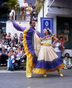 Este año el formato especial de la bienal será la danza en pareja. - Tomada de Facebook /GENTE DE CABECERA