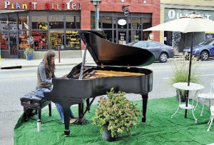 Esta es una muestra de cómo el ‘Parking Day’ se ha realizado en 150 ciudades del mundo. - Suministrada / GENTE DE CABECERA