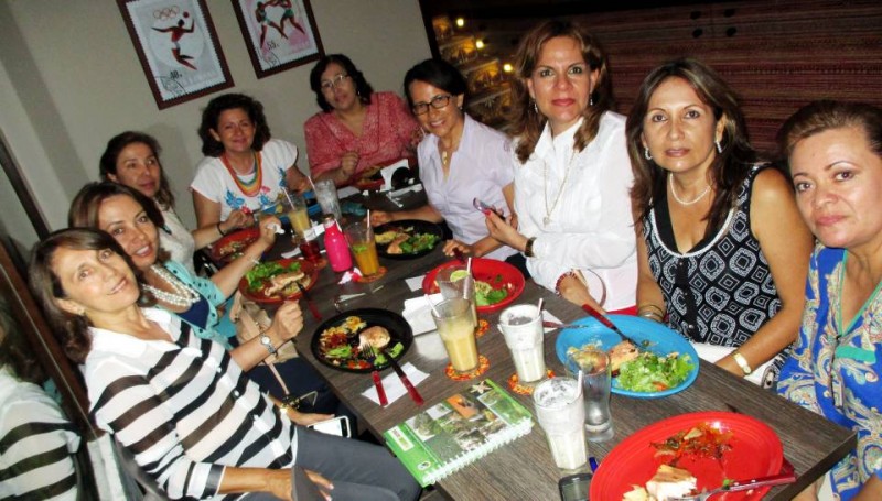 Fabiola Santos de Bautista, Gloria Stella Sarmiento Gaona, Doris Alvarado Rodríguez, Patricia Espinel de García, Elsa Patricia Medina Ramos, Martha Arias de Neira, Patricia Mendoza de Vega, Galia María Pérez de Galvis y Gloria Rocío Pérez Ascencio. - Suministrada / GENTE DE CABECERA