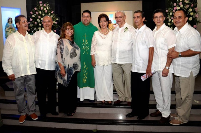 Oswaldo McCormick Méndez, Reinaldo McCormick Méndez, Olga Patricia McCormick Méndez, Padre Hoower Cajicá Remolina, Teresa Méndez de McCormick, Reynaldo McCormick Ruiz, Herman McCormick Méndez, Mauricio McCormick Méndez y Sergio McCormic Méndez. - Suministrada / GENTE DE CABECERA