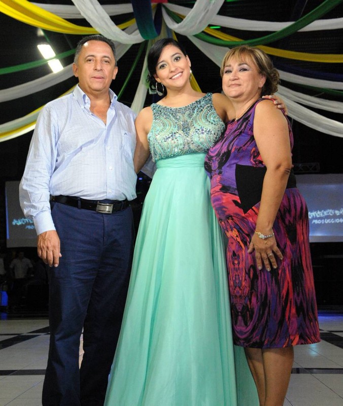 Fernando Serrano, Laura Serrano y Martha Reina. - Suministrada Manuel Reyes Fotografía / GENTE DE CABECERA