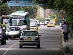 La carrera 45 que atraviesa los barrios Terrazas y La Floresta es de gran flujo vehicular. - Archivo / GENTE DE CABECERA