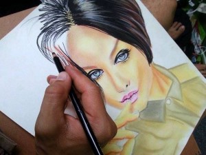 Otra de sus facetas artísticas es hacer retratos.