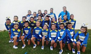 Las porristas del San Pedro Claver se lucieron en la Santo Tomás.