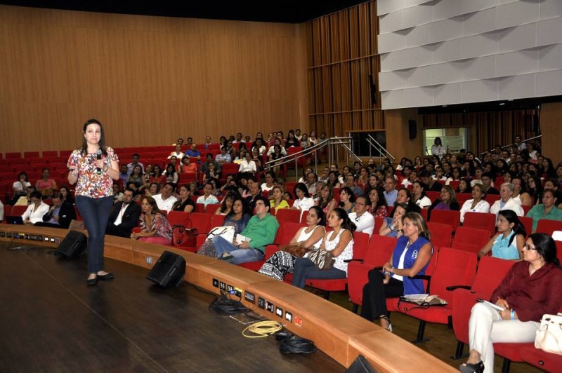 Lina María Saldarriaga, experta en intimidación escolar o matoneo estuvo en la Unab en el programa de RedPapaz