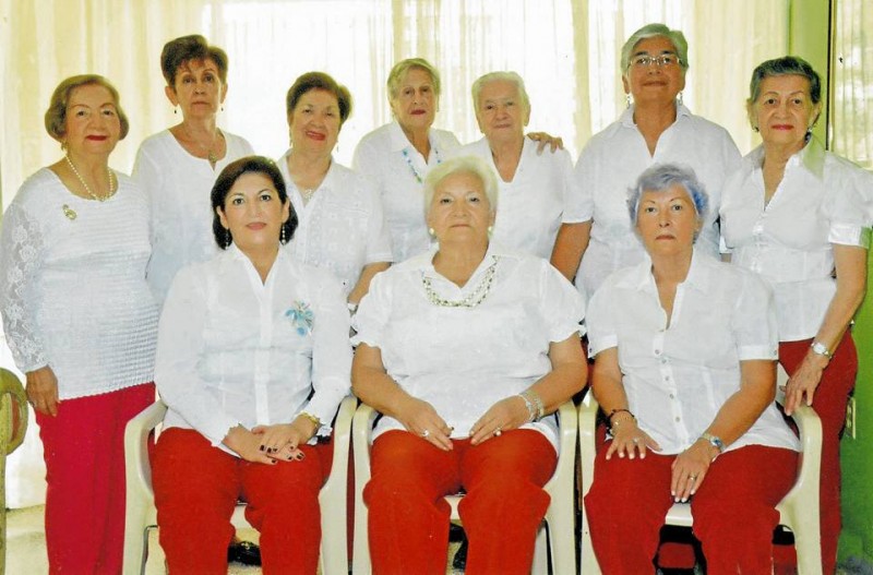 Sentadas: Rosalba de Medina, Carmen de Valencia y Teresa Capacho. De pie: Lucila Rueda, Miriam Luna, Marujita de Hinestroza, Juanita de Osorio, María de Espinel, Martha de Chaparro y Josefina de Amaya. - Suministrada Luis Visión / GENTE DE CABECERA