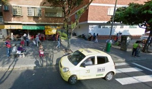 En esta calle peatonal, la 53 entre carreras 33 y 34, los motociclistas también suelen transitar. - Tomada de Google / GENTE DE CABECERA