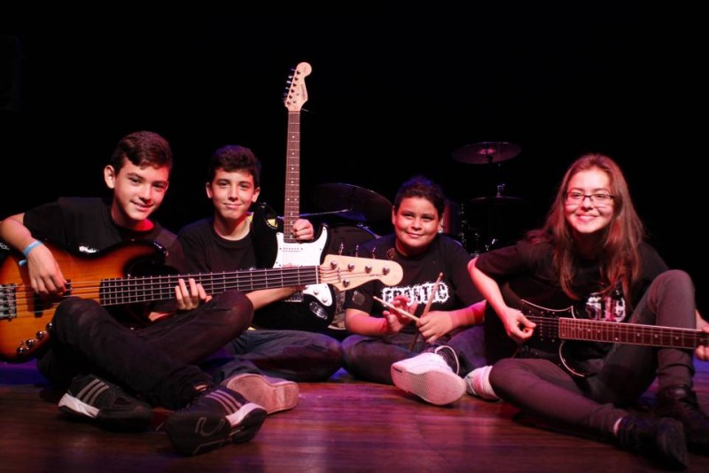 Frantic es una de las bandas de rock más jóvenes de Bucaramanga, pues sus integrantes tienen de 12 a 15 años. En su repertorio cuentan con covers y varias canciones de su autoría, además han participado en Abrapalabra 2014, Mercadillo Creativo Los Bohemios, festival de rock en el marco de la Feria de Bucaramanga y en un desconectado en la UEstereo