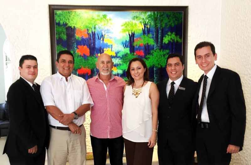 Juan Carlos Villamizar, Horacio Blanco, presidente de Fénix Construcciones; maestro Álvaro Daza; Adriana Serrano, vicepresidente Comercial de Fénix Construcciones, Fredy Pineda y Jorge Rangel. - Suministrada / GENTE DE CABECERA