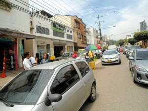 Un vecino expone las dificultades que tiene la carrera 45 y las posibles soluciones. - Tatiana Celis / GENTE DE CABECERA