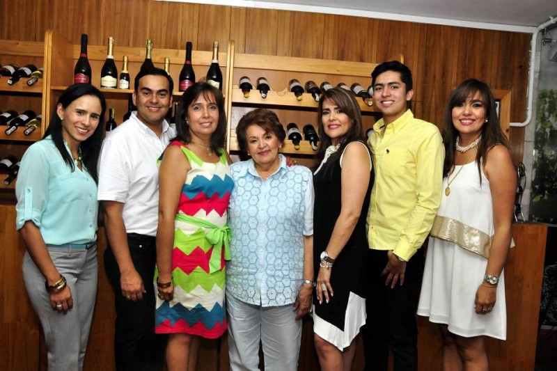 Adriana Correa, Sergio Montañez, Gladis Montañez, Carmenza Serrano de Montañez, Carmen C. Montañez, Carlos Andrés Rueda y Marta Lucía Montañez. - Didier Niño / GENTE DE CABECERA