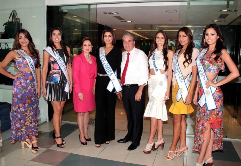 Señorita Atlántico, Mayra De León; señorita Santander, Lina María Ardila; virreina Señorita Antioquia, Natalia Ochoa; Sheyla Assaf de Azuero, Jorge Azuero, señorita Colombia Ariadna Gutiérrez; primera princesa, de Cauca, Jessica Castañeda, y tercera princesa, señorita Meta, Daniela Andrea Castañeda. - Javier Gutiérrez / GENTE DE CABECERA