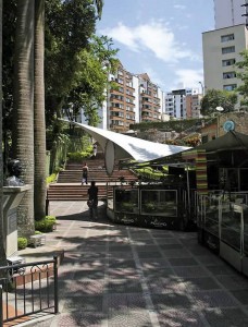 Este es el callejón por donde a diario pasan varios transeúntes que trabajan y viven en la zona de Mejoras Públicas. - Suministrada /GENTE DE CABECERA