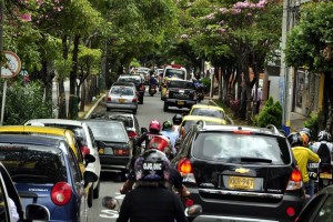 La avenida González Valencia también se vio con alto flujo vehicular esta semana.