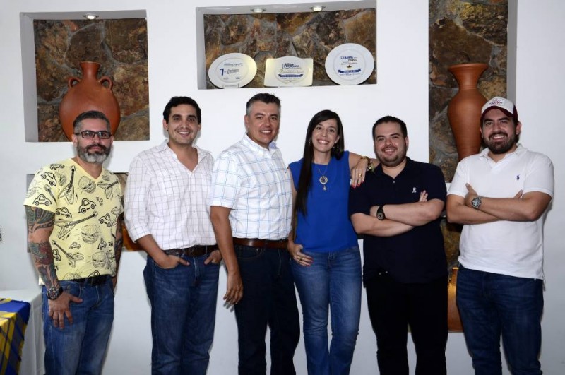 Esteban Vargas, de El Garaje; Carlos Andrés López, de La Birrería 1516; Jorge Ernesto Forero Tobón, de La Puerta del Sol; Silvia Juliana Aparicio, de Cinnamon Gourmet, y Carlos Andrés Ibáñez y Jaime López, de Chicken Box Rotisserie