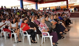 Padres de familia y exalumnas participaron en el evento