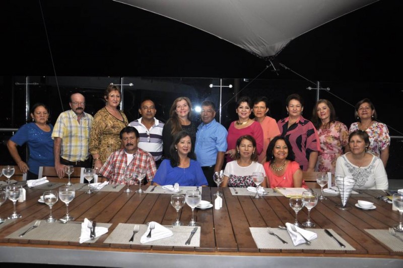 Alberto Pacheco, Nelly Dimas, Angélica Blanco, Gloria Martínez, Elizabeth Gómez, Elisa Sierra, Orlando Navas, Eugenia Acevedo, Jairo Abril, Laura Jurado, Carlos Julio Carvajal, Doris Vera, Eloísa Caballero, Esperanza Ortiz, Rubiela Cáceres e Ilda Quiñónez - Laura Herrera / GENTE DE CABECERA