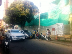 Un vecino de la carrera 35 con calle 53 pide que se respete el andén. - Suministrada / GENTE DE CABECERA