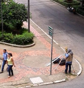 Suministrada/ GENTE DE CABECERAUna vecina del parque Las Palmas nos envió esta fotografía de los trabajos topográficos que allí se realizan.