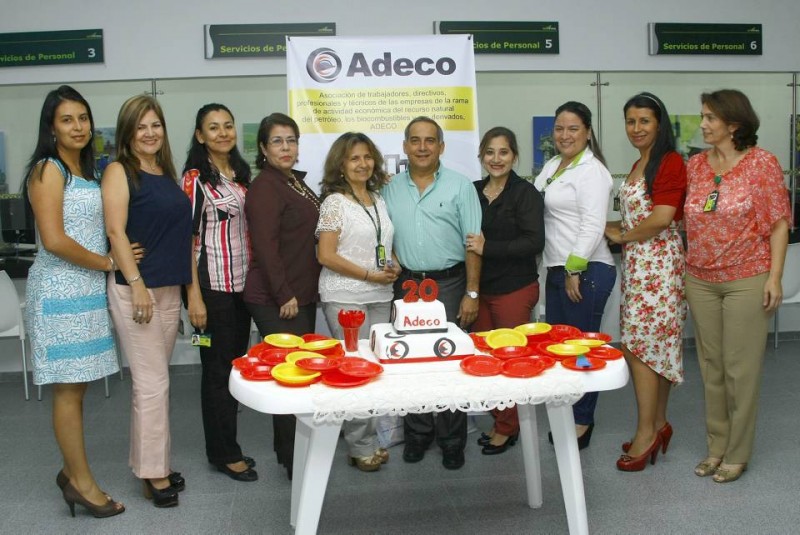 Gaby Peñaranda, Ruth Mantilla, Diomar Molina, Luz Estela Sarmiento, Melina Blanco Tirado, Juan Carlos Luna Rueda, Juliet Meza, Denis Medina, Bianey Díaz y María Nelly Otero. - César Flórez / GENTE DE CABECERA