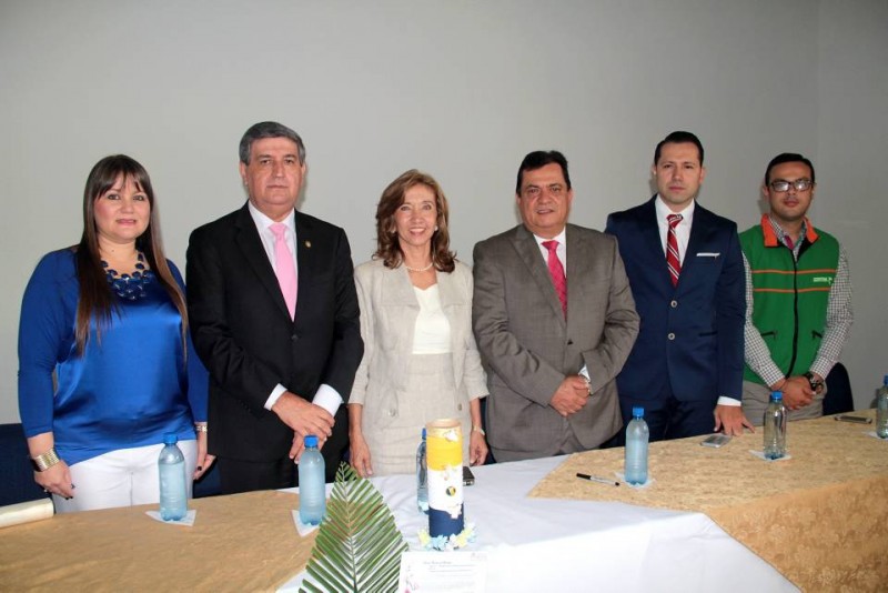 Heidy Tavera, de la Corporación Regional para la Defensa de la Meseta de Bucaramanga, CDMB; Ignacio Vega, gobernador (e) de Santander; Dora Herrera Anaya, rectora de la Escuela Normal Superior de Bucaramanga; Henry Hernández Hernández, diputado de Santander; Jaime Andrés Beltrán, concejal de Bucaramanga, y César Camilo Hernández, de la Contraloría. - Javier Gutiérrez / GENTE DE CABECERA