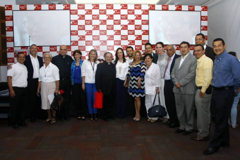 Padre Daniel Méndez; Carlos E. Cavelier, de Alquería; Elsa Salazar, Padre José Perdomo; Silvia Llano de la Fundación Saciar -Medellín; Doris Rodríguez, Padre Gustavo Valencia; Pilar Noriega, de la Fundación Cavelier Lozano; Rebeca Badillo, John Fredy Obando, Miriam Macías, José Alberto Arciniegas, Carlo Arturo Calle, Armando Echeoha, Luis Guillermo Bonilla, Catalina Suárez, Sergio Pinto y Daniel Bacca. - César Flórez / GENTE DE CABECERA