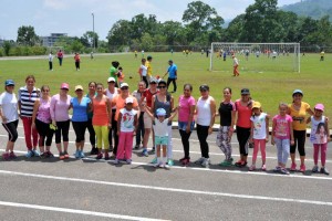 Los estudiantes y sus padres de familia le sacaron provecho a la sede deportiva del colegio, ubicada en Mensulí. - Suministrada / GENTE DE CABECERA