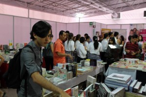 Ulibro es un certamen gratuito, tanto en su oferta comercial como en su programación académica, cultural, musical y gastronómica.