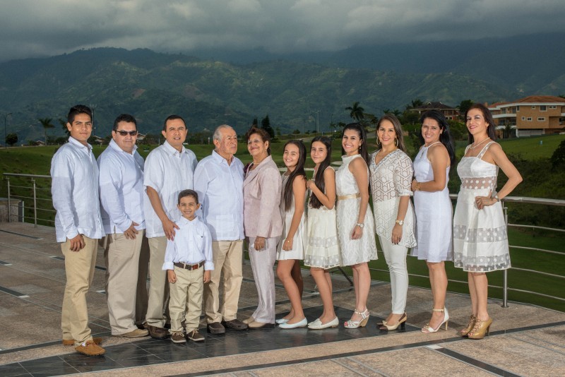 Jhoan Sebastián Reyes Barcenas, Manuel Reyes, César Mariño, Samuel Reyes, Rosa María Camacho, Catalina Mariño, Isabella Lecompte, Diana Carolina Reyes, Ángela Consuelo Reyes, Luz Adriana Barcenas, Mercedes Reyes y el niño Santiago Mariño. (Suministrada Manuel Reyes).