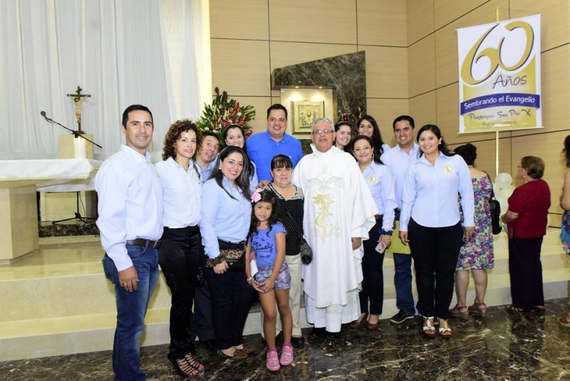 Alexander Espinosa, Nancy Gómez, Diana Pimiento, Sergio González, Mónica Blanco, Isabella Solano, Bertilda de Pimiento, Carlos Espinosa, Monseñor Carlos Camacho, Diana Sarmiento, Claudia Pinzón, Andrea Remolina, José Torres y Tatiana Celis