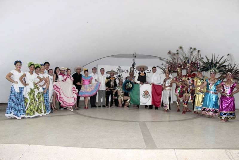 Jenny Cecilia Camargo, Melany González, Jennifer Gómez, Yineth Gámez, Óscar Muñoz, Diego Armando Monsalve, Viviana Mantilla, Tulio Oviedo, María Paula Peinado, Pablo Torres, Yasmar Prieto; Eduard Cárdenas, docente de Cultura UMB; Alberto Cadena Angarita, rector UMB; Martín Escalona, Álvaro Velásquez, Mario Rojas, Rodrigo García, Manuel García, Gloria Cruz, Miguel Ángel Lucio, Ómar Rodríguez, Valeria Chávez, Patricia Tapia y Paloma Ramírez