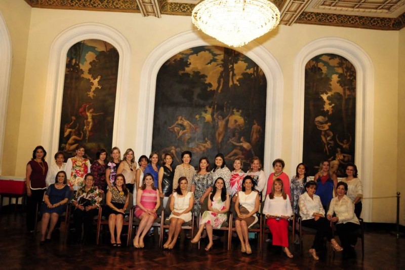 Clara Inés Cote, Marta de Rey, Marta de Bareño, Meli Andrade, Claudia Mejía de Téllez, Myriam Boo de Higuera, María Cristina Manrique, Luz Marina de Navas, Mary de Ardila, Gloria Mercedes de Estrada, Libia Estela Vesga, Laura Alejandra Prada, Rosalba de Saavedra,  Lucero Carvajal, Azucena Vanegas, Yolanda Rueda, Alexandra Vanegas, Leonor Arbeláez de López, Cecilia Serrano de Cediel, Hilda de Carvajal, Adriana Rueda de Hamsa, María Carolina Quintero de Guarín, Alba Lucía Puerto Camargo, Liliana Quintero Torres, Rosa Luz Torres de Quintero,  Marta Gutiérrez, Leonor Chacón de Mendieta y María Cristina Rubio